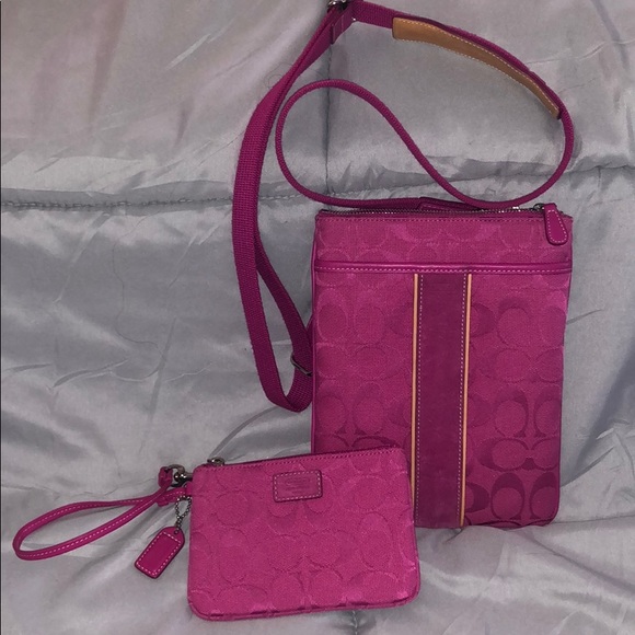 Coach Handbags - Cute Coach crossbody with wristlet!